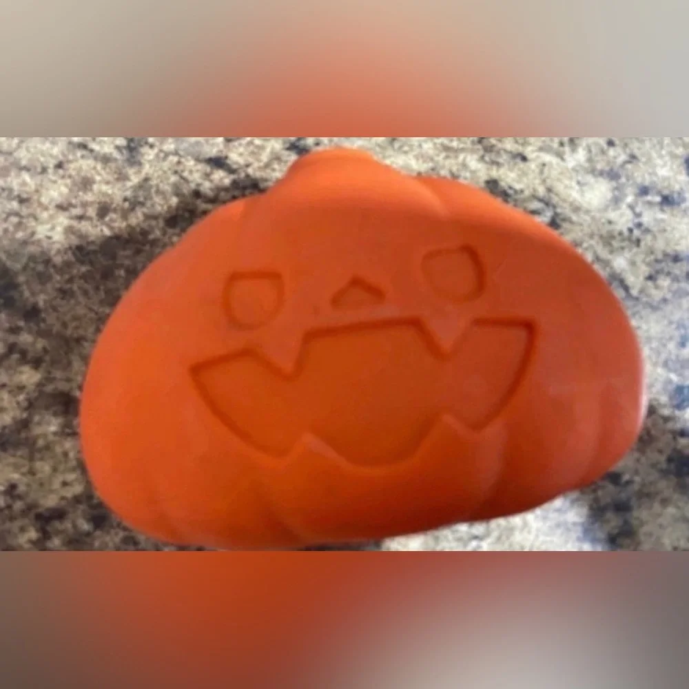 Super Chewer Bark Box Large dog toy Pumpkin Halloween nylabone